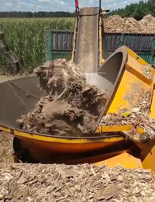 四川（chuān）攀枝（zhī）花胡總購買樹根粉碎（suì）機生產現場