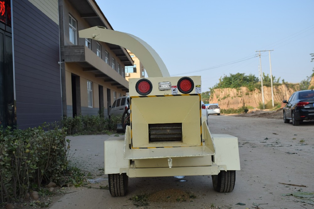 移動樹枝（zhī）粉碎機