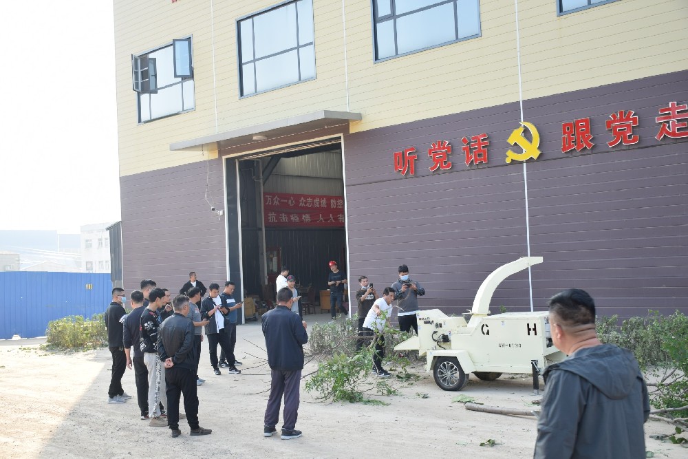 柴油移動樹枝粉碎機